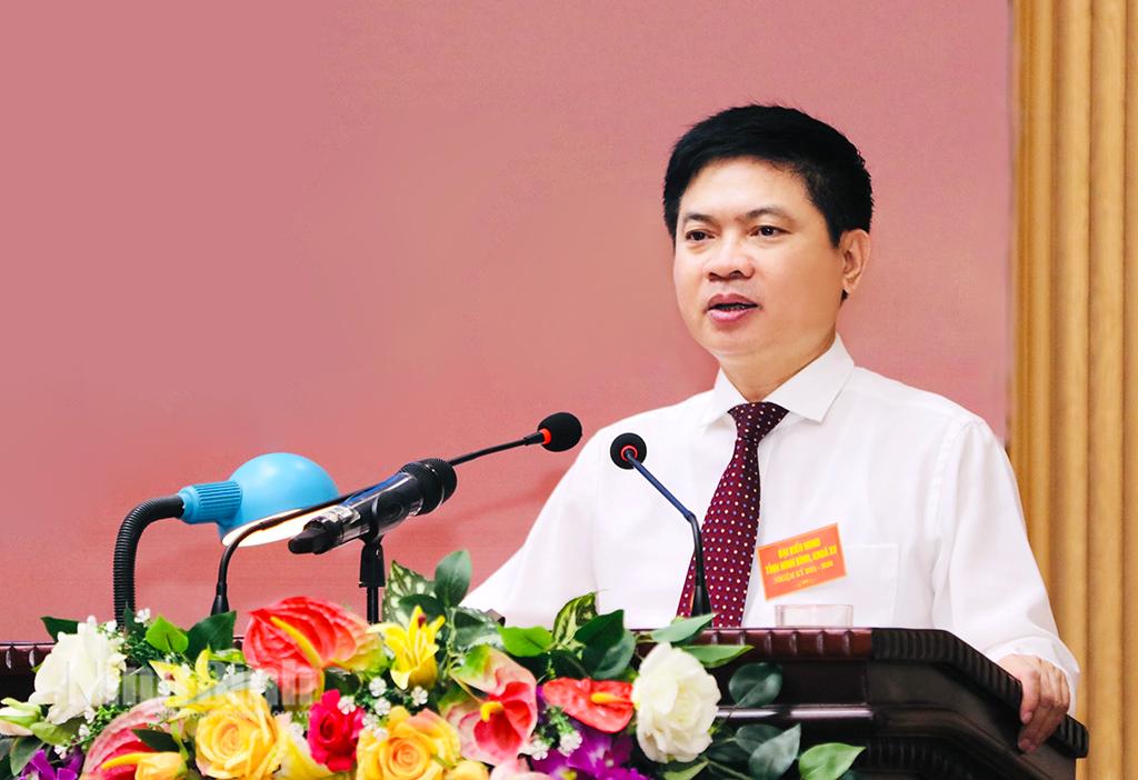 Đồng chí Trương Quốc Huy, Bí thư Tỉnh ủy, Trưởng Đoàn ĐBQH tỉnh phát biểu chỉ đạo tại Kỳ họp.