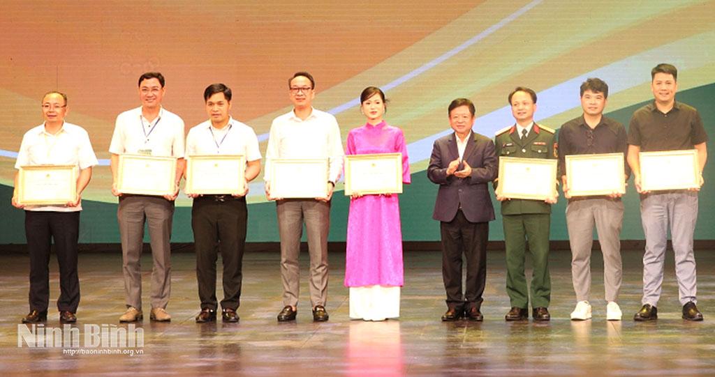 Các đơn vị nhận Huy chương Bạc tại Liên hoan.