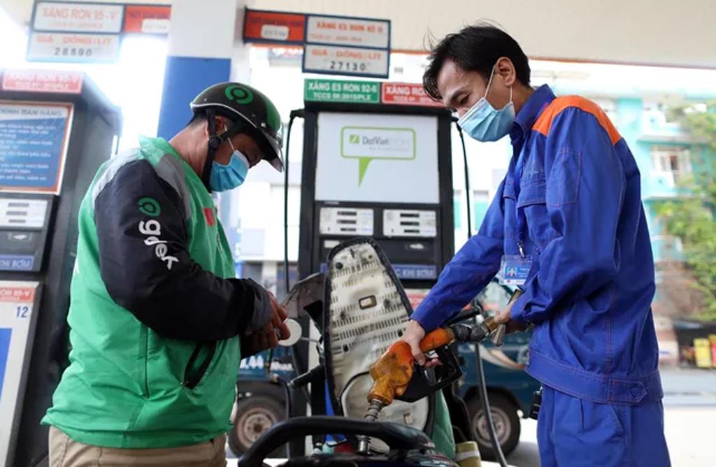 Giá xăng tăng từ chiều nay 10/7.