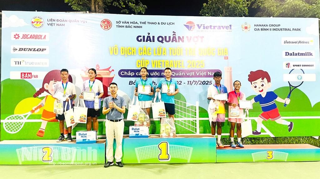 Hai VĐV Tô Bình Nhân, Tô Bình Nhiên đoạt Huy chương Vàng nội dung đôi nam nữ U14.