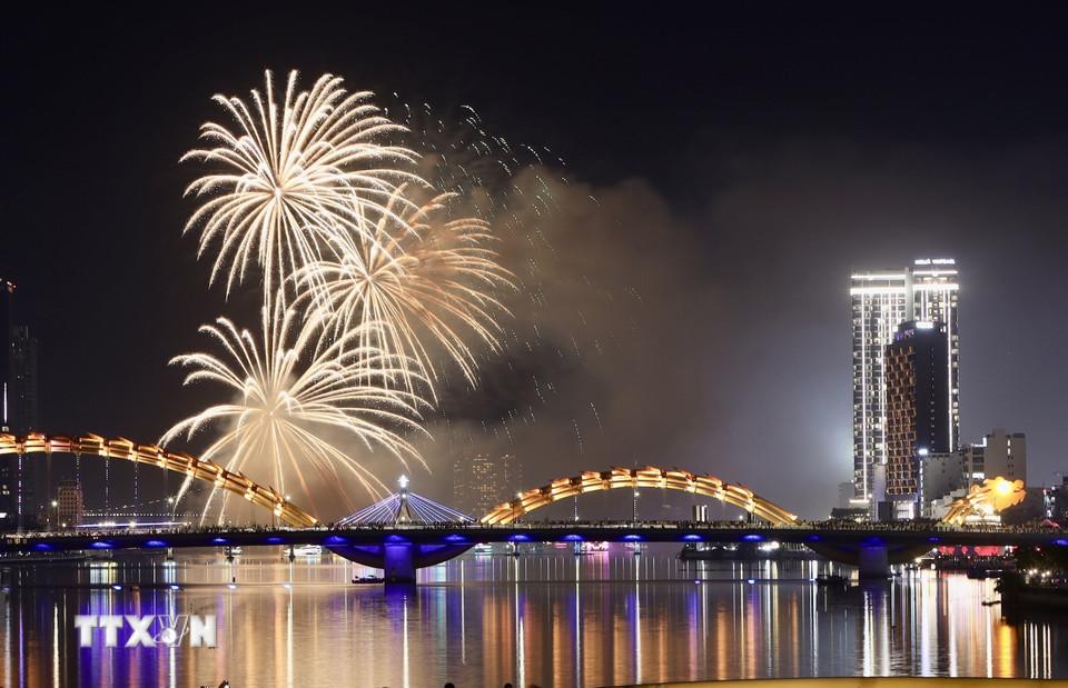 Màn trình diễn pháo hoa của đội Trung Quốc. (Ảnh: Trần Lê Lâm/TTXVN)