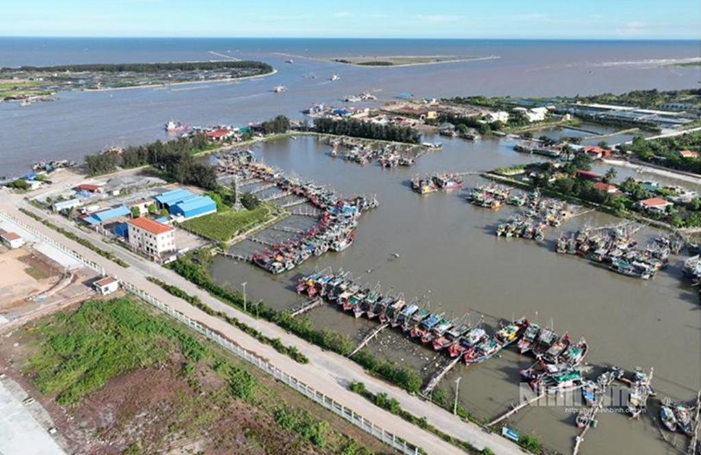 Khu neo đậu tàu thuyền tại xã Rạng Đông, tỉnh Ninh Bình. Ảnh tư liệu
