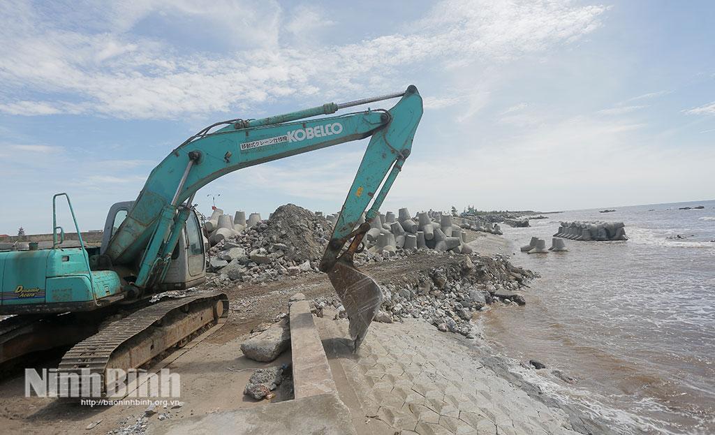 Kè Thịnh Long (Hải Thịnh) đang được Bộ Nông nghiệp và Môi trường đầu tư củng cố, xử lý sạt lở.