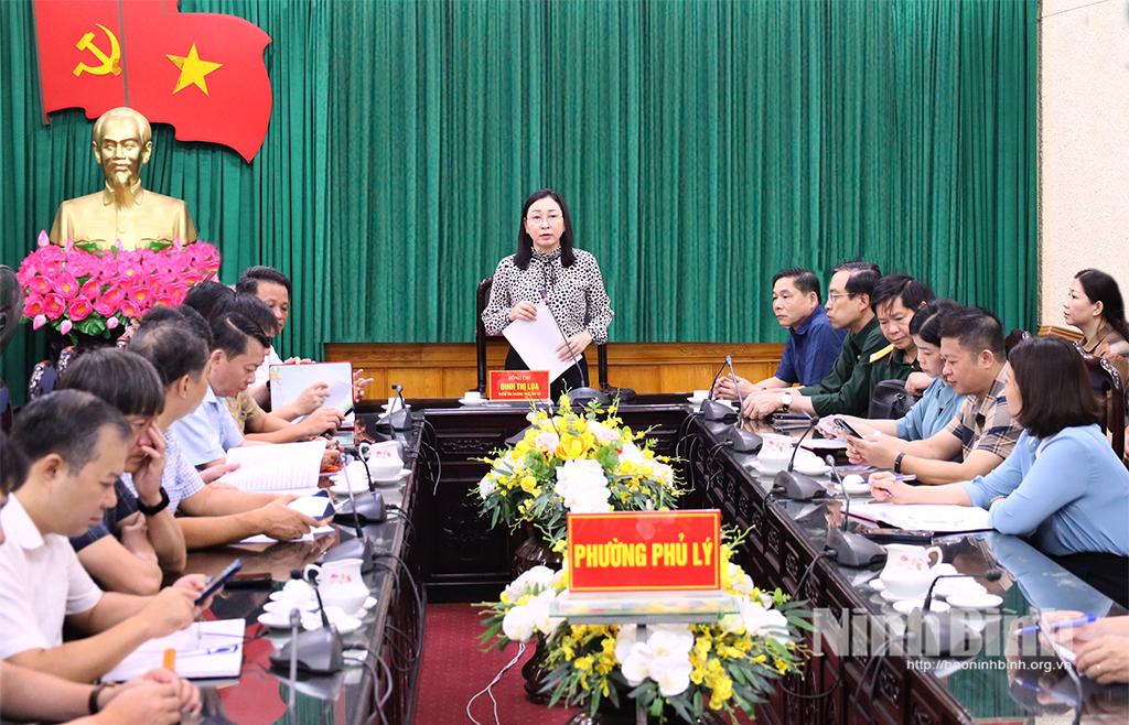 Đồng chí Phó Bí thư Thường trực Tỉnh ủy Đinh Thị Lụa phát biểu chỉ đạo tại hội nghị.