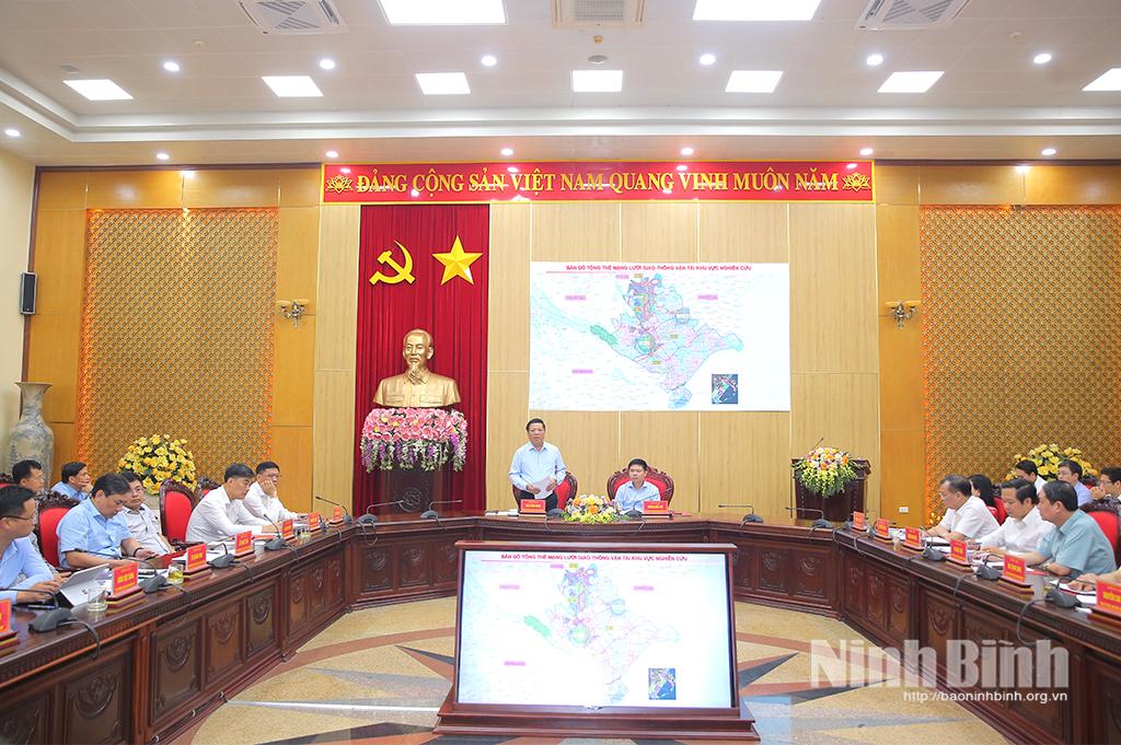 Quang cảnh buổi làm việc.