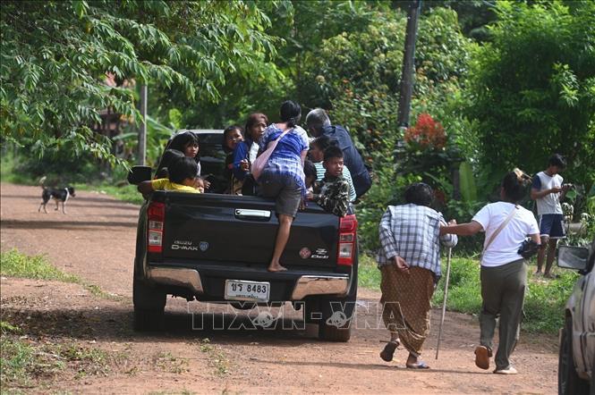 Người dân sơ tán tại tỉnh Surin (Thái Lan) sau khi xung đột tái diễn ở khu vực biên giới Thái Lan - Campuchia, ngày 24/7/2025. Ảnh: THX/TTXVN