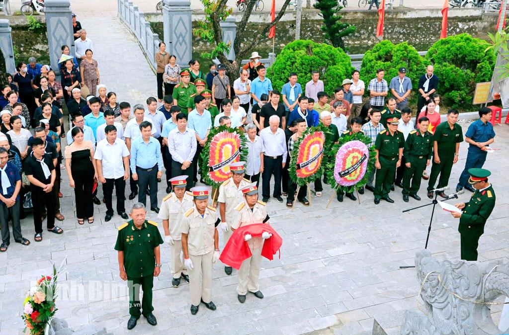 Quang cảnh buổi lễ truy điệu.