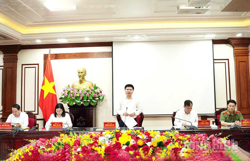 Đồng chí Trương Quốc Huy, Bí thư Tỉnh ủy, Trưởng Đoàn đại biểu Quốc hội tỉnh phát biểu chỉ đạo tại hội nghị.