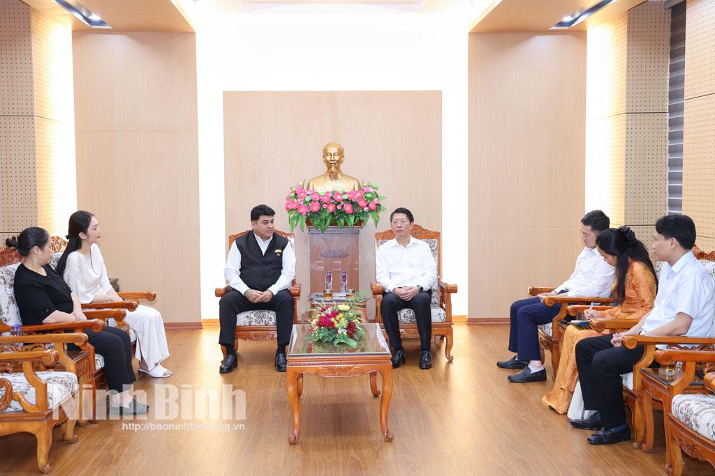 Quang cảnh buổi tiếp xã giao.