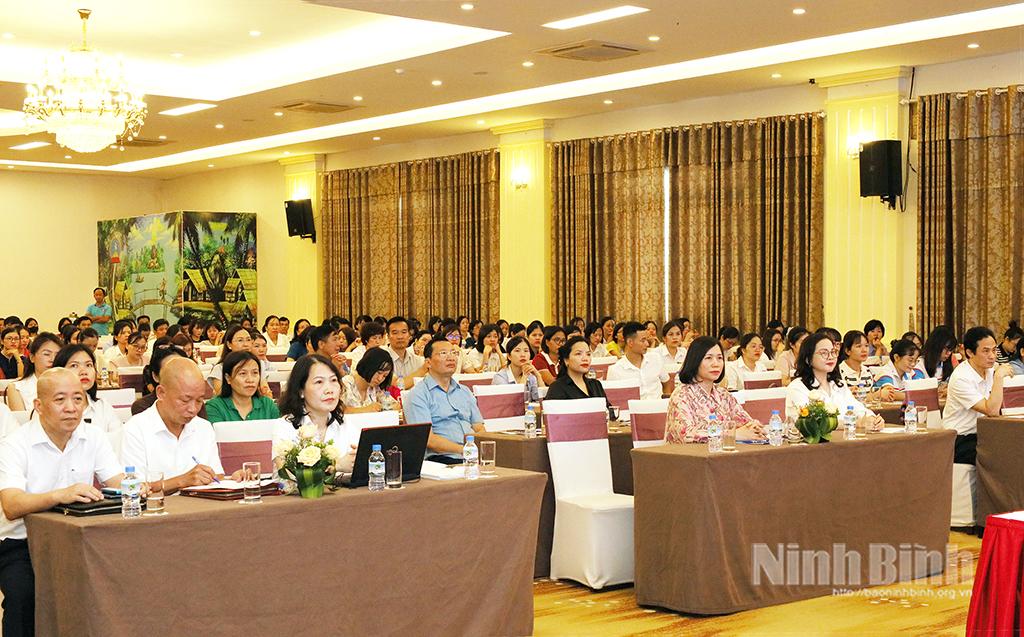 Các đại biểu dự hội nghị.