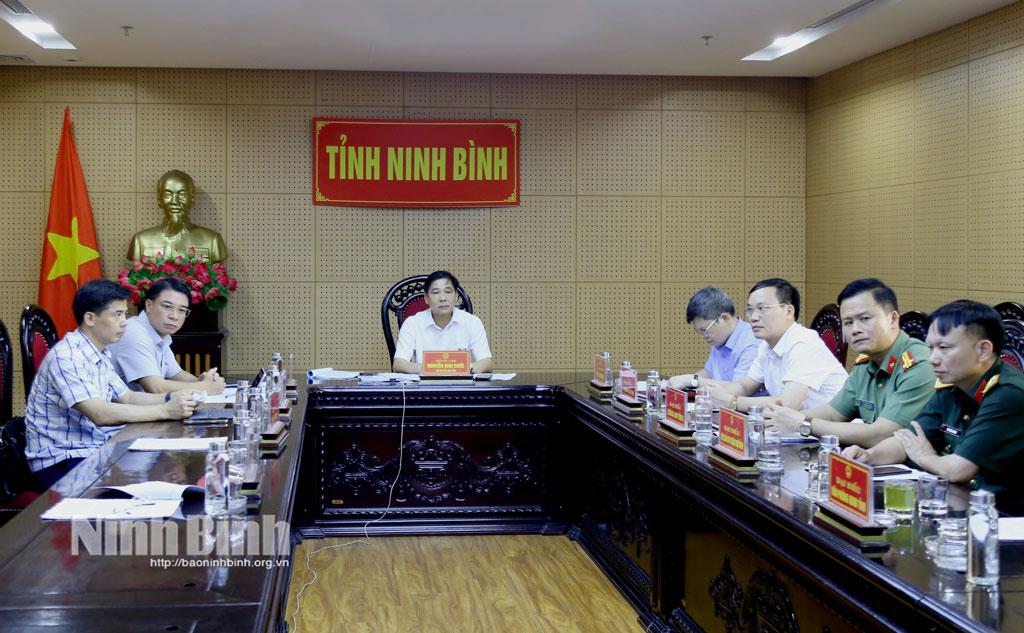 Đồng chí Nguyễn Anh Chức, Ủy viên Ban Thường vụ Tỉnh ủy, Phó Chủ tịch UBND tỉnh chủ trì hội nghị tại điểm cầu tỉnh Ninh Bình.
