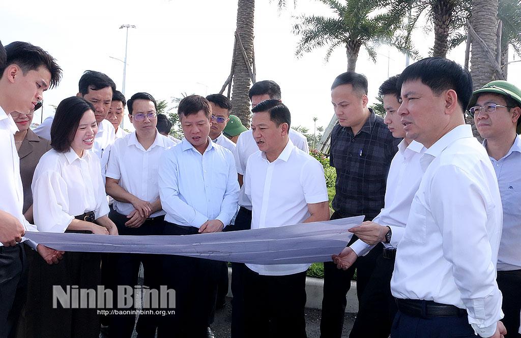 Đồng chí Phó Chủ tịch UBND tỉnh Nguyễn Cao Sơn kiểm tra thực địa Dự án đầu tư xây dựng và kinh doanh kết cấu hạ tầng KCN Kim Bảng I.
