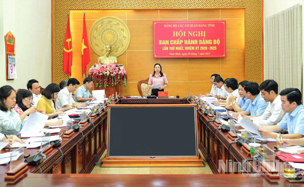 Đồng chí Đinh Thị Lụa, Phó Bí thư Thường trực Tỉnh ủy, Bí thư Đảng ủy các cơ quan Đảng tỉnh phát biểu kết luận Hội nghị Ban Chấp hành Đảng bộ các cơ quan Đảng tỉnh lần thứ I, nhiệm kỳ 2020-2025. Ảnh: Trường Giang