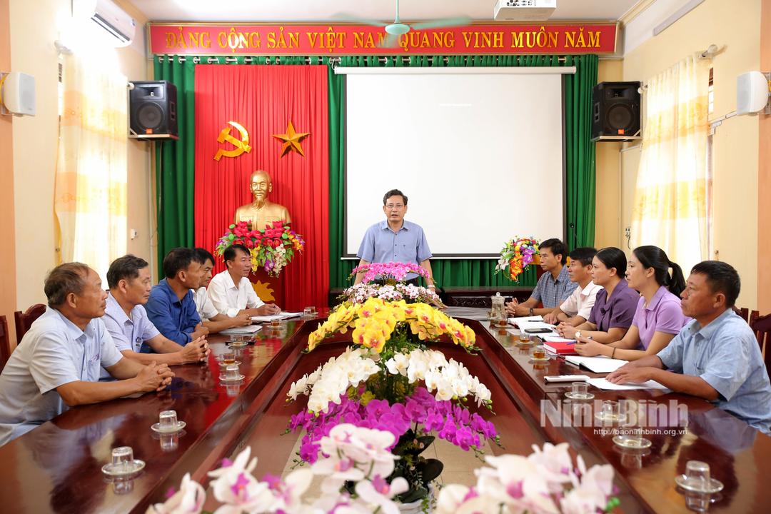 Lãnh đạo Đảng ủy xã Hải Anh trao đổi với các tổ chức đoàn thể chính trị - xã hội ở địa phương về kế hoạch phát triển kinh tế trên địa bàn.