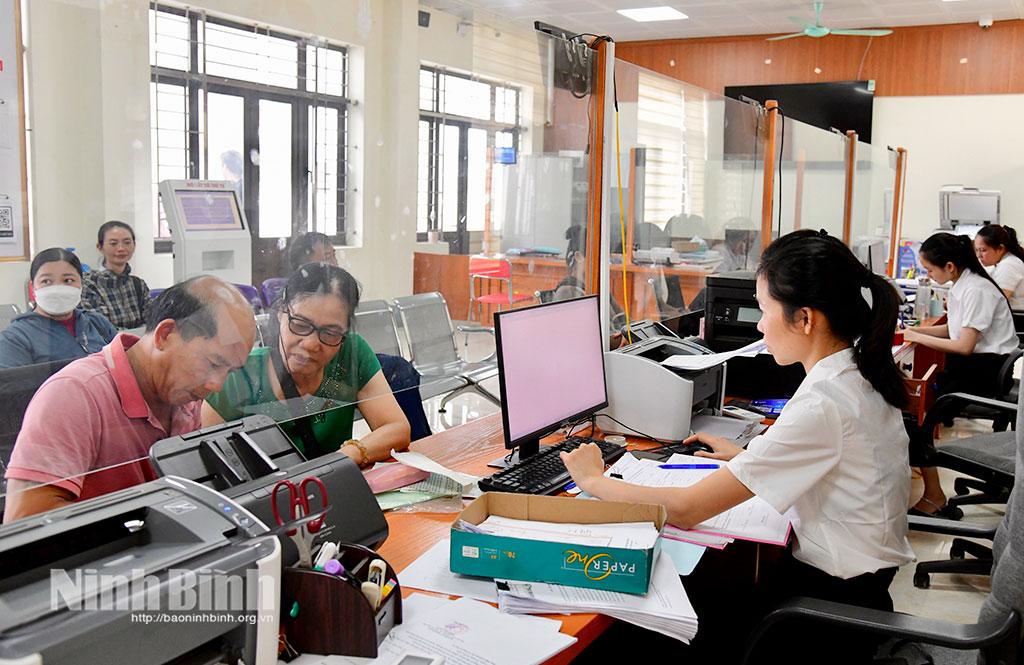 Hoạt động tại Trung tâm Phục vụ hành chính công xã Phát Diệm.