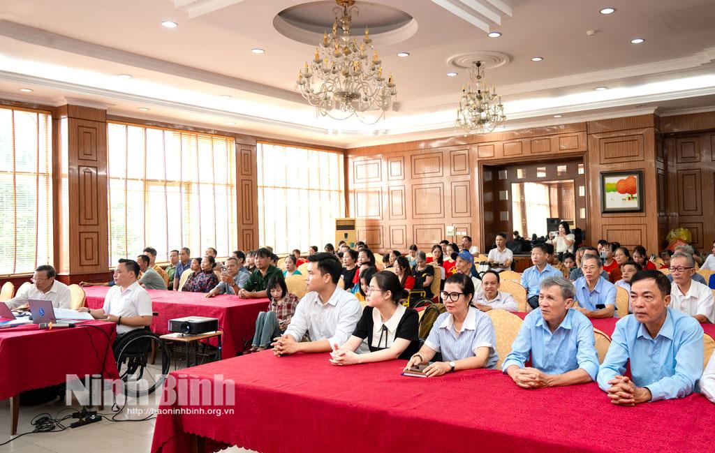 Các khách mời tham dự hội nghị.