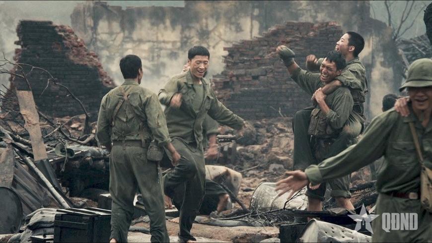 “Mưa đỏ” là bộ phim hư cấu lấy cảm hứng từ cuộc chiến đấu 81 ngày đêm năm 1972, tại Thành cổ Quảng Trị của Tiểu đoàn K3 Tam Đảo.