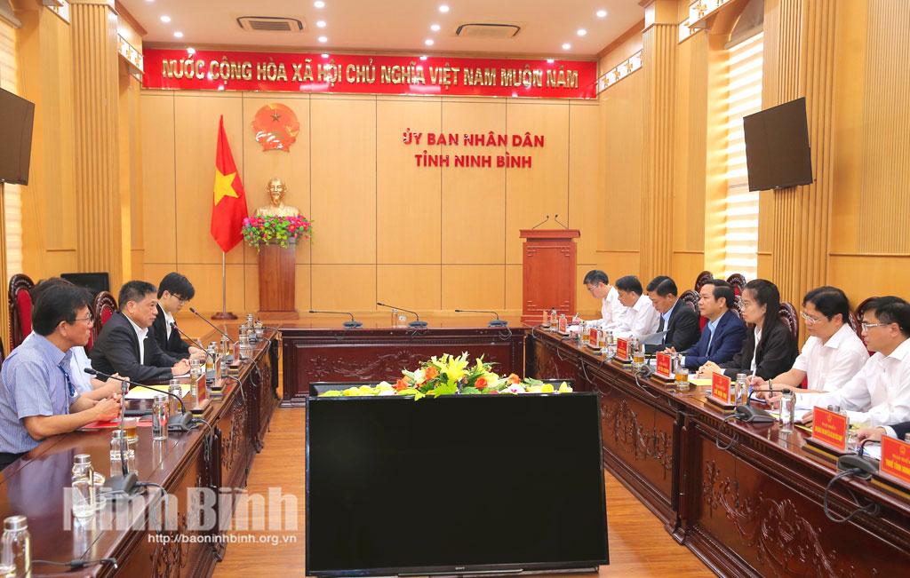 Quang cảnh buổi làm việc