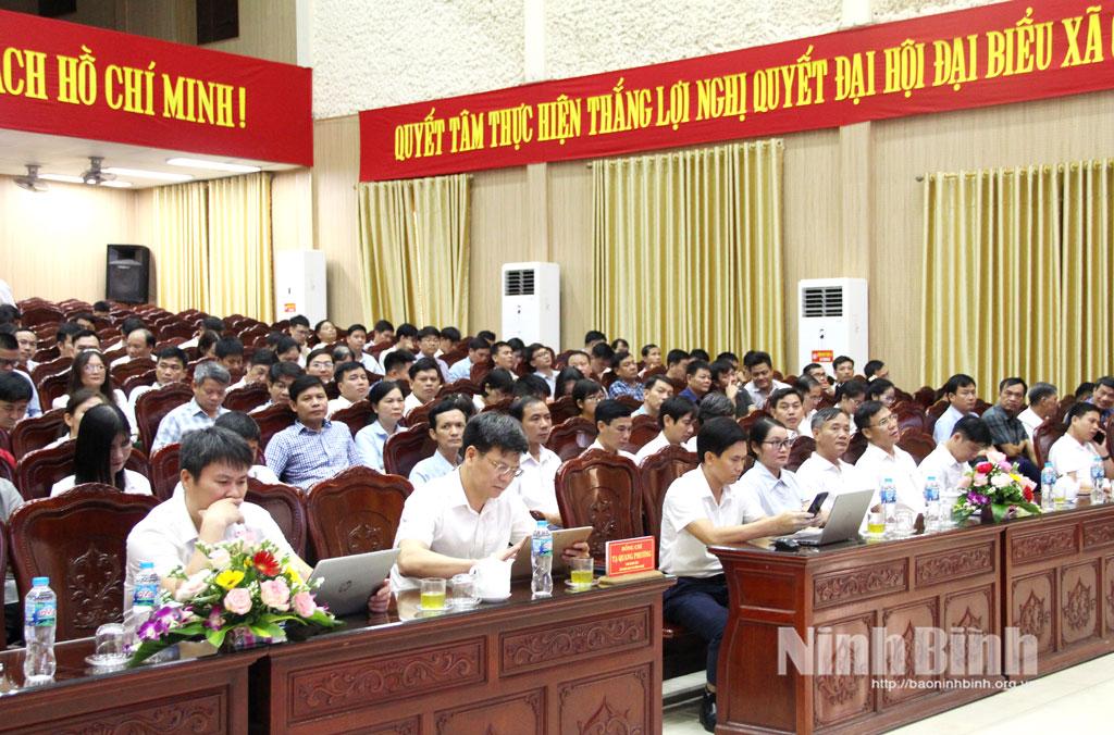 Các đại biểu tham dự hội nghị.