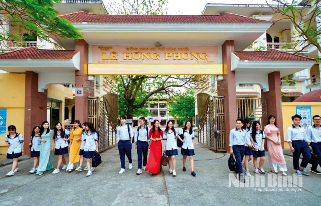 Trường THPT chuyên Lê Hồng Phong-Ngôi trường có bề dày truyền thống giáo dục chất lượng cao. Ảnh: PV