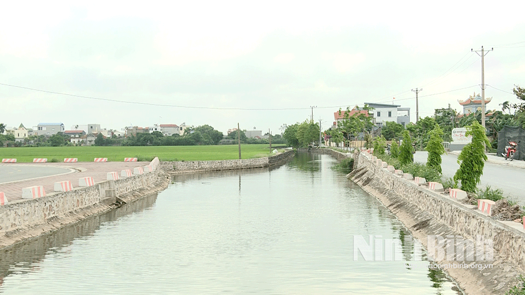 Xuân Hưng luôn quan tâm, đầu tư, kiên cố hoá hệ thống kênh mương, nâng cao hiệu quả sản xuất nông nghiệp.