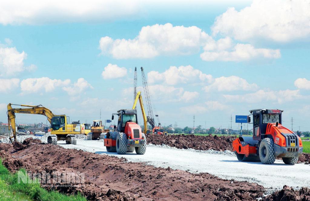 Tuyến đường cao tốc Ninh Bình - Hải Phòng (CT.08) đang được khẩn trương thi công. Ảnh: Anh Tuấn