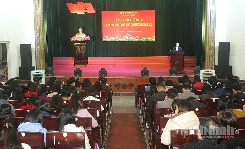 Quang cảnh lớp bồi dưỡng.