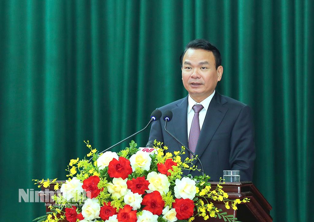 Đồng chí Đặng Xuân Phong, Ủy viên Trung ương Đảng, Bí thư Tỉnh ủy, Trưởng Đoàn đại biểu Quốc hội tỉnh phát biểu tại Kỳ họp.