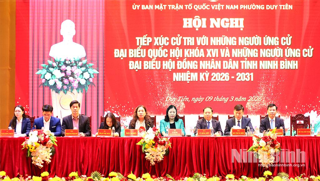 Các ứng cử viên đại biểu Quốc hôi khóa XVI, đại biểu HĐND tỉnh nhiệm kỳ 2026-2031 tiếp xúc cử tri phường Duy Tiên, Duy Tân.