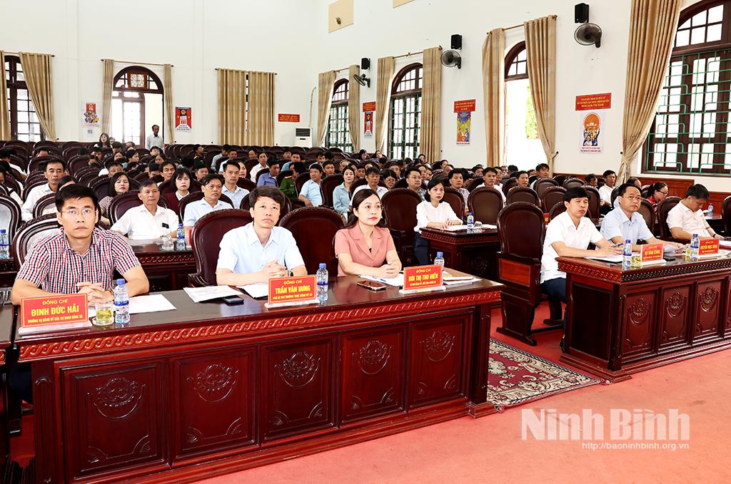 Các đại biểu dự hội nghị tổng kết công tác bầu cử tại xã Yên Mô.