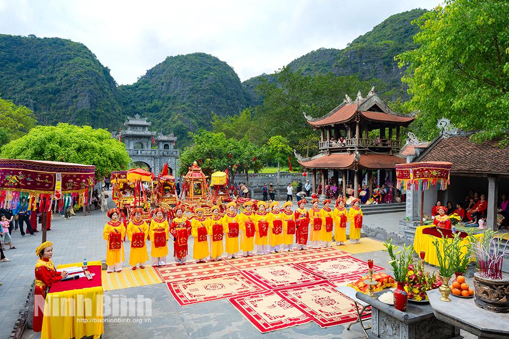 Nghi thức tế lễ cổ truyền tại Lễ hội truyền thống Đền Thái Vi .