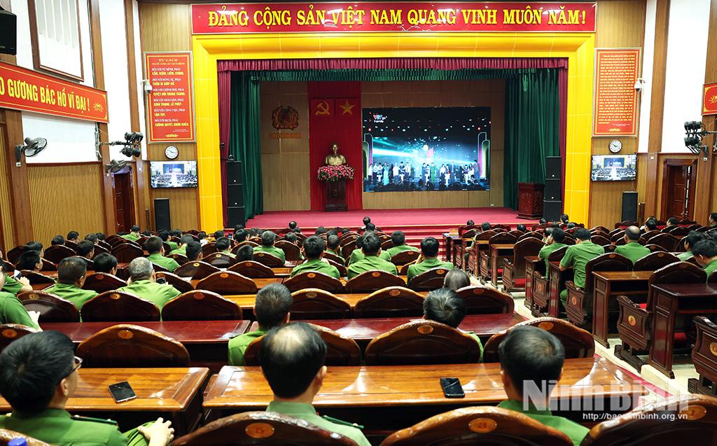 Quang cảnh hội nghị tại điểm cầu Ninh Bình.