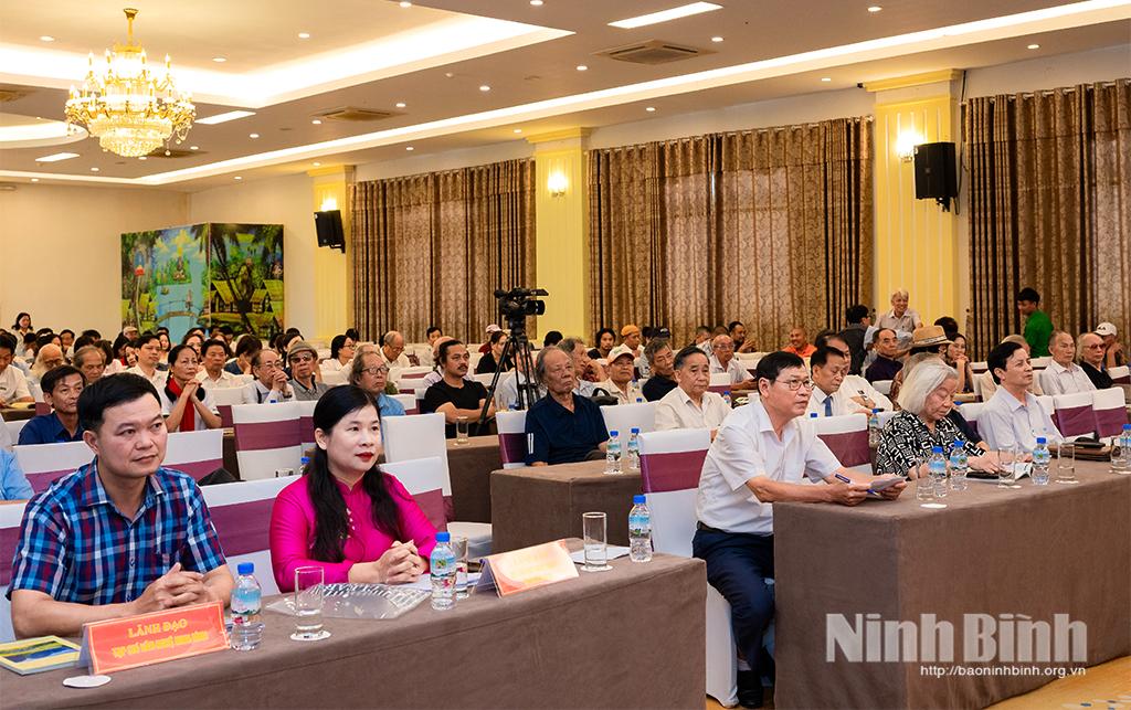Các đại biểu dự hội nghị.