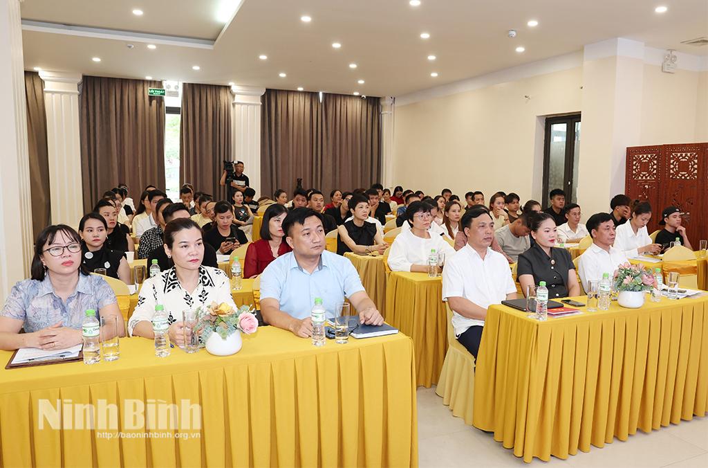 Các đại biểu dự hội nghị.