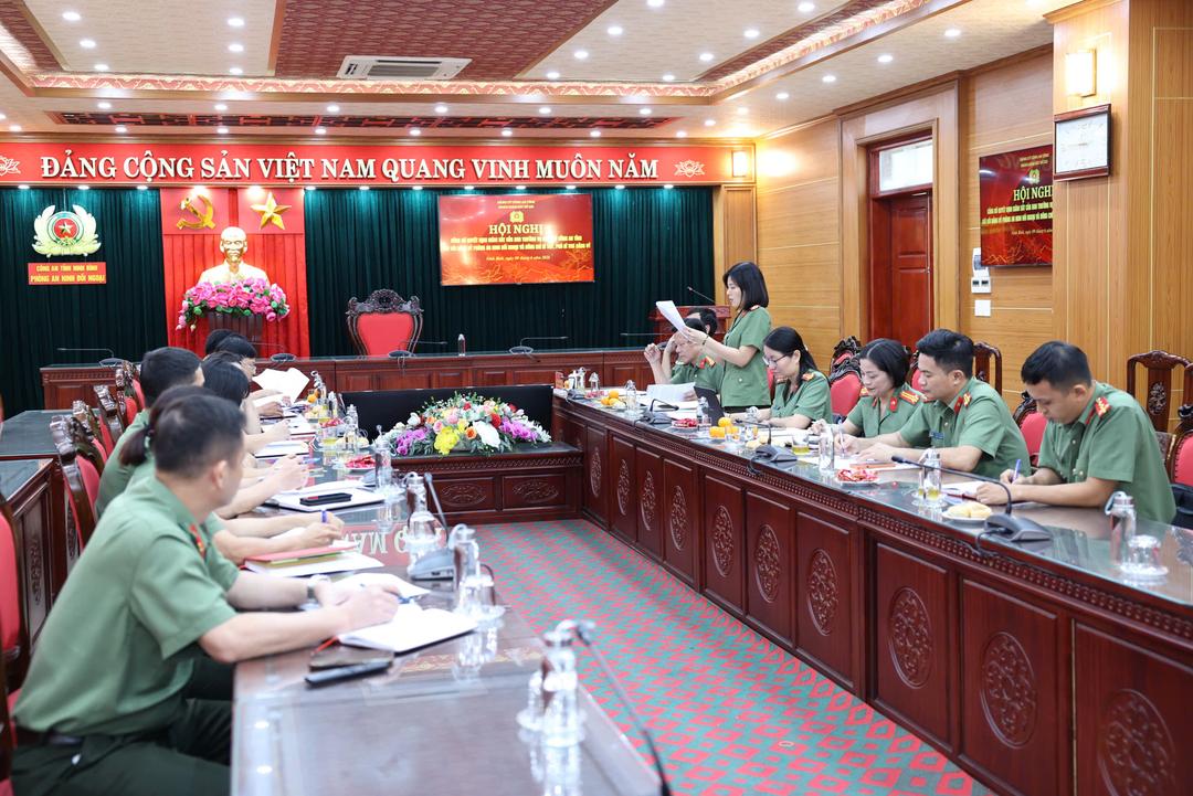 Hội nghị công bố Quyết định giám sát của Ban Thường vụ Đảng ủy Công an tỉnh đối với Ban Thường vụ cấp ủy trực thuộc. Ảnh: CTV