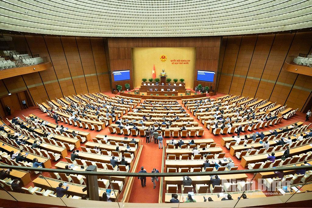 Quang cảnh phiên thảo luận tại Hội trường Diên Hồng ngày 18/11.