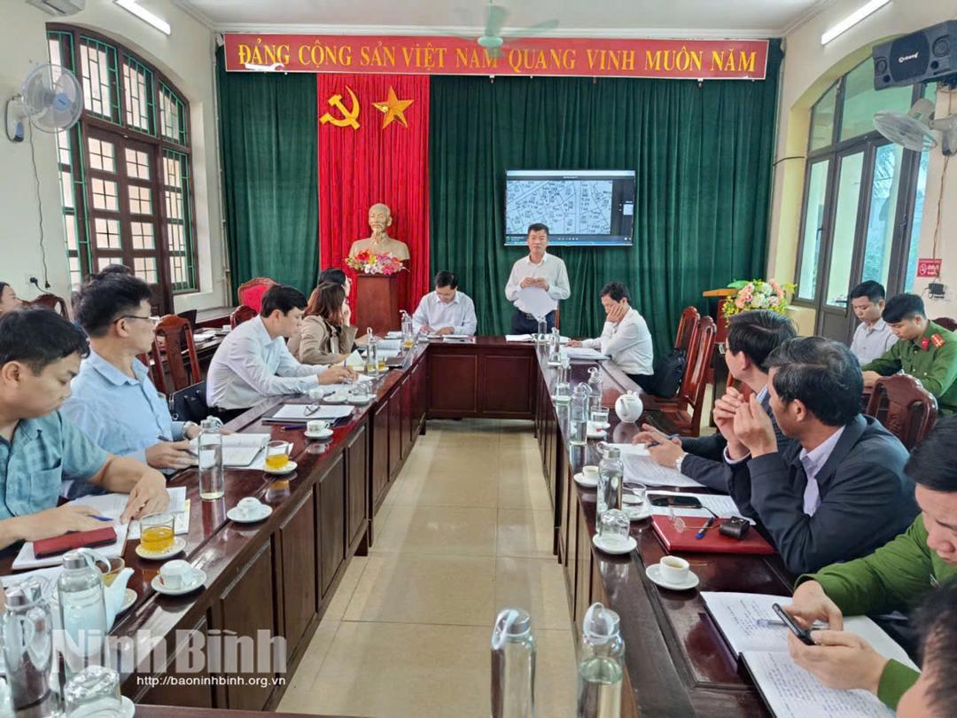 Một buổi tiếp công dân của các đồng chí lãnh đạo xã Bình Minh.