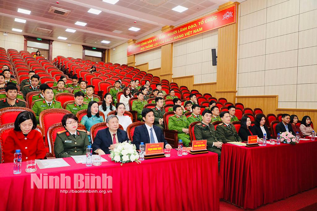 Các đại biểu dự Lễ bế giảng.