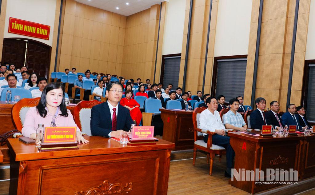 Các đại biểu dự hội nghị.