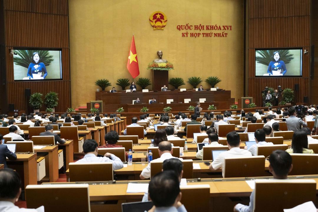 Quang cảnh phiên họp toàn thể tại hội trường, chiều 9/4.