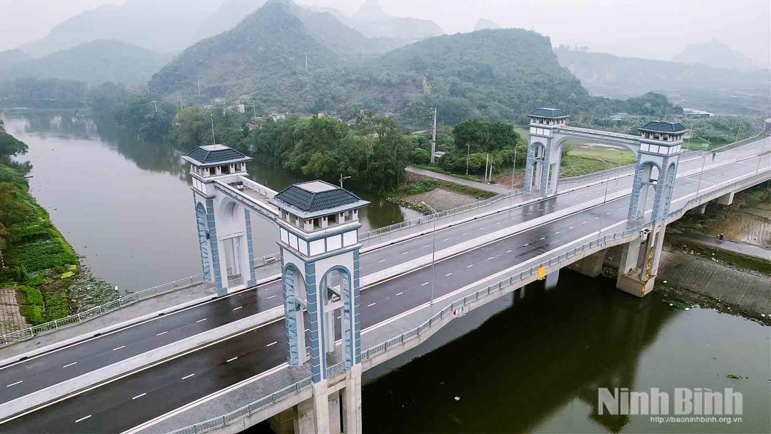 Cầu Tân Lang bắc qua sông Đáy, tạo điểm nhấn hạ tầng mới tại Ninh Bình.