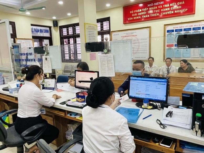 Đến năm 2030, hoàn thiện các nền tảng, tiện ích cốt lõi, đảm bảo người dân, doanh nghiệp được thụ hưởng dịch vụ số thuận tiện, nhanh chóng, an toàn, không còn rào cản về giấy tờ, thủ tục hành chính.