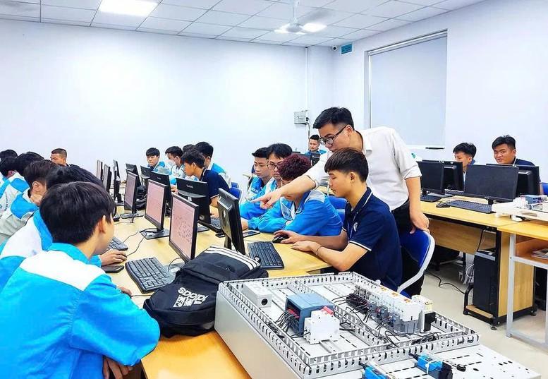Trường trung học nghề là cơ sở giáo dục nghề nghiệp thuộc hệ thống giáo dục quốc dân, tương đương cấp trung học phổ thông. (VGP)