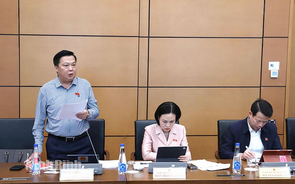 Đại biểu Phạm Hùng Thắng, Phó Trưởng Đoàn ĐBQH tỉnh Ninh Bình phát biểu thảo luận tại Tổ.