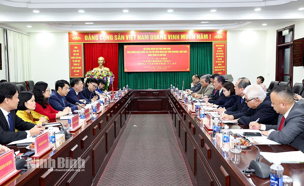 Quang cảnh buổi làm việc.