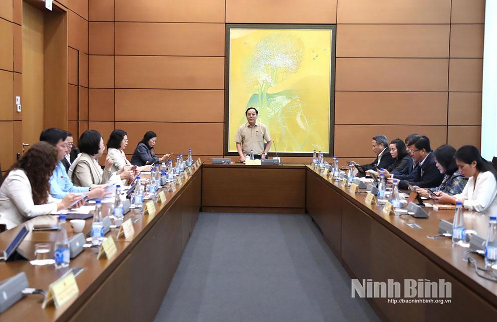 Đoàn ĐBQH tỉnh Ninh Bình tham gia thảo luận tại Tổ số 10 cùng với Đoàn ĐBQH tỉnh Quảng Trị.