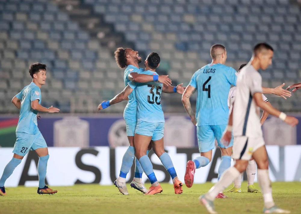 Xuân Son lập hat-trick, giúp CLB Thép Xanh Nam Định đánh bại Shan United tại bảng B, cúp C1 Đông Nam Á.