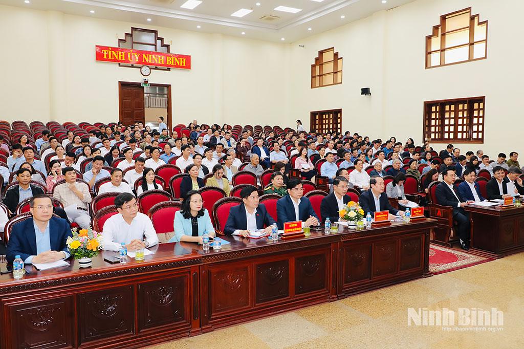 Các đại biểu dự hội nghị.