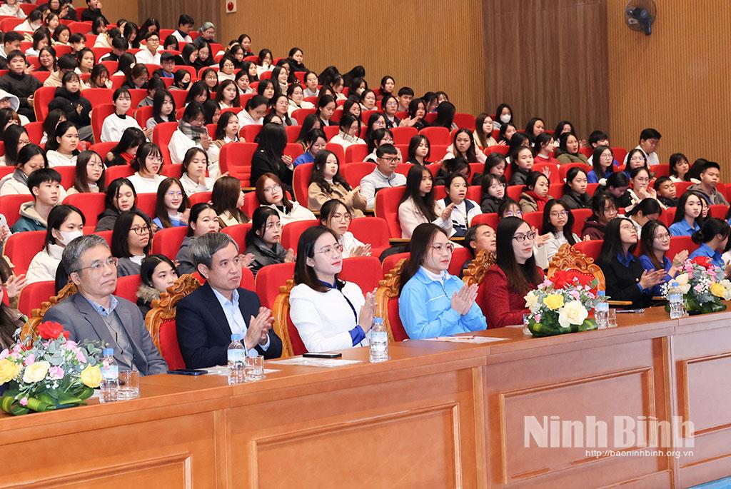 Các đại biểu dự Lễ kỷ niệm.