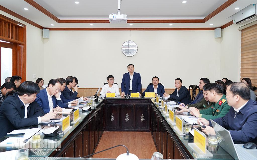 Lãnh đạo phường Tiên Sơn phát biểu tại hội nghị.